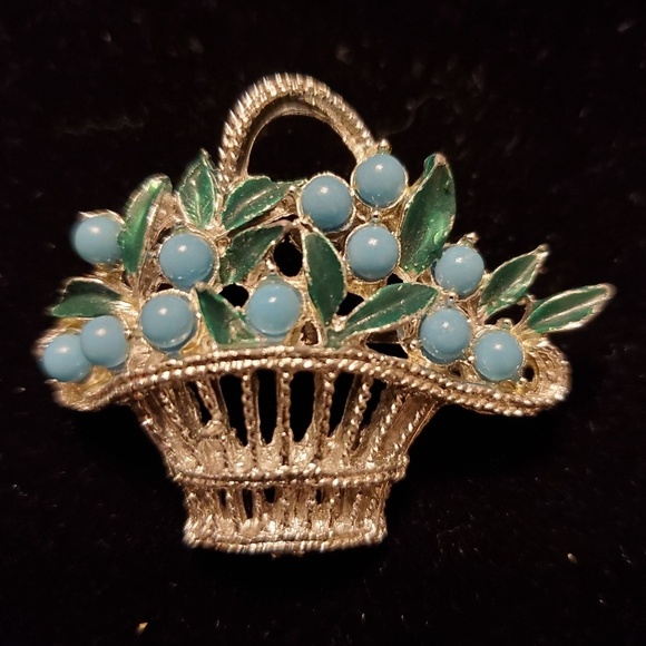 Jewelry - 📌🧺 Flower Basket Brooch 🧺📌